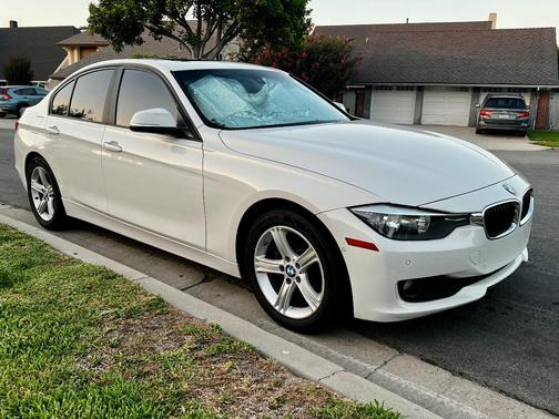 White 2015 BMW 320 i
