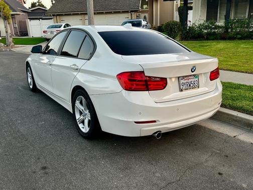 White 2015 BMW 320 i