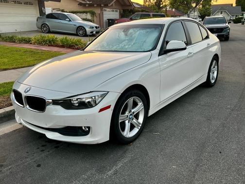 White 2015 BMW 320 i
