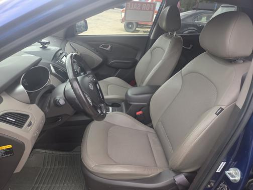 Blue 2014 Hyundai TUCSON SE