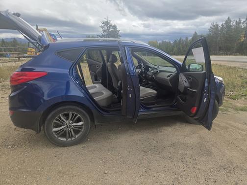 Blue 2014 Hyundai TUCSON SE