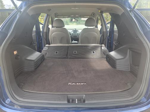 Blue 2014 Hyundai TUCSON SE