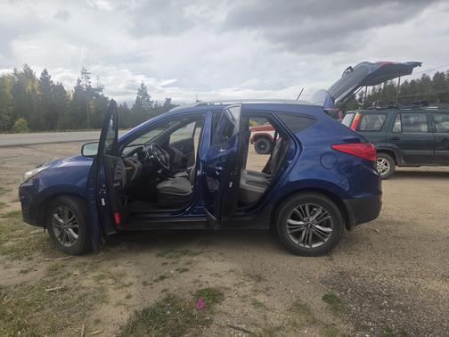 Blue 2014 Hyundai TUCSON SE