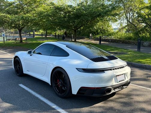 2024 Porsche 911 Carrera 4 GTS