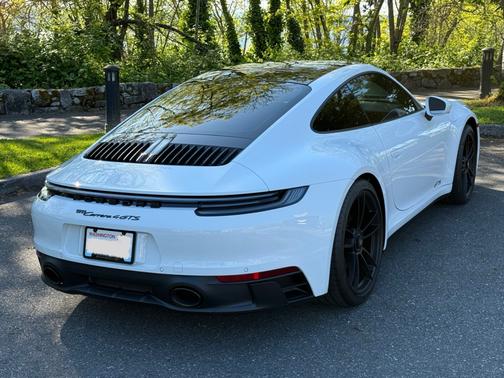 2024 Porsche 911 Carrera 4 GTS