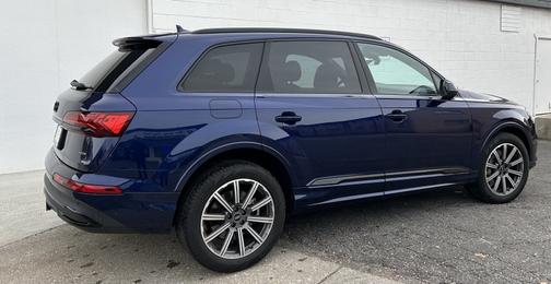 2024 Audi Q7 45 Premium Plus