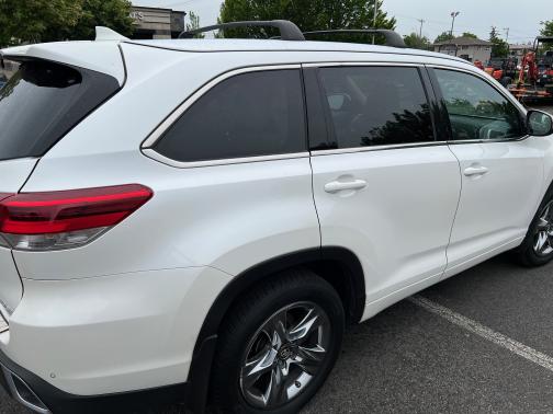 Photo 4 of 20 of 2017 Toyota Highlander Limited Platinum