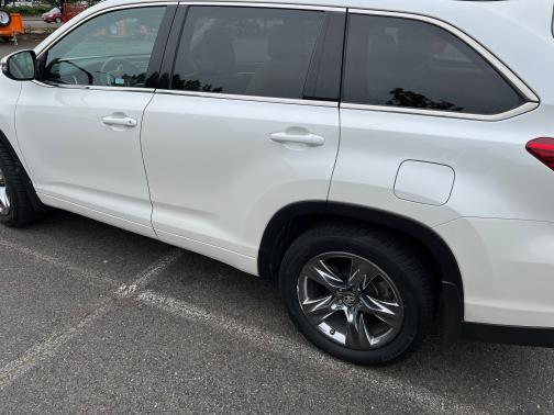 Photo 3 of 20 of 2017 Toyota Highlander Limited Platinum