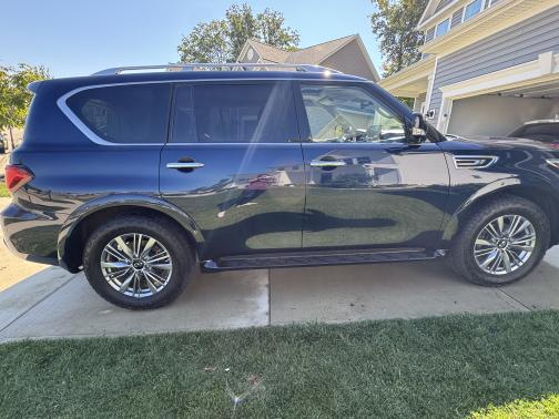 2022 INFINITI QX80 LUXE