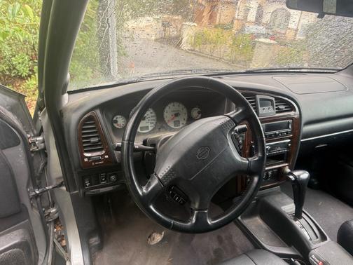 2001 Nissan Pathfinder LE
