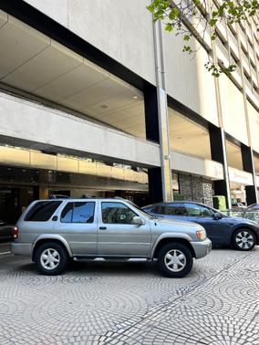 2001 Nissan Pathfinder LE