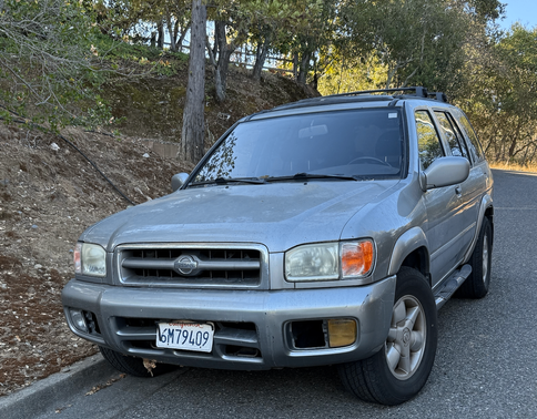 2001 Nissan Pathfinder LE