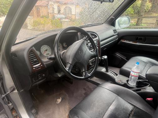 2001 Nissan Pathfinder LE