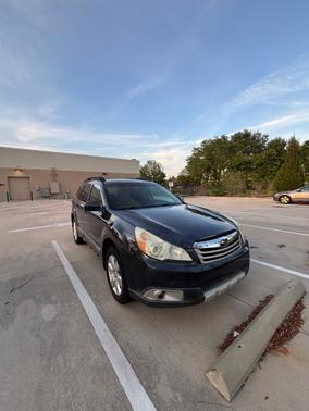Black 2010 Subaru Outback 2.5 i Limited
