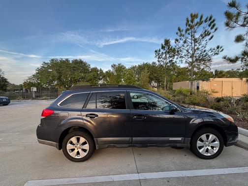 Black 2010 Subaru Outback 2.5 i Limited