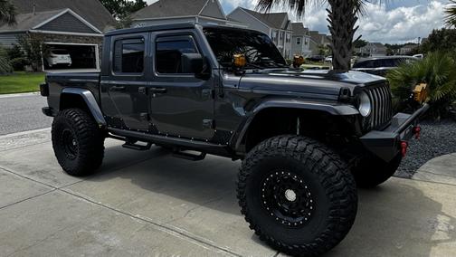 Gray 2021 Jeep Gladiator Overland