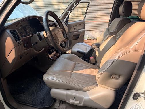 White 2000 Toyota 4Runner Limited 4WD