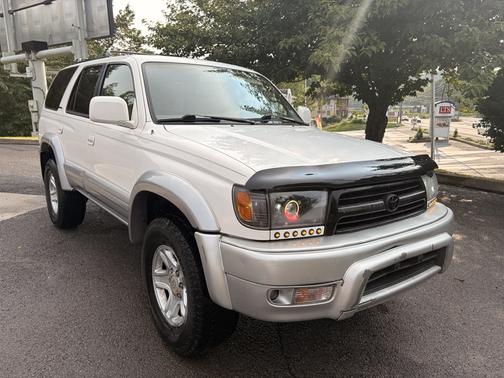 White 2000 Toyota 4Runner Limited 4WD