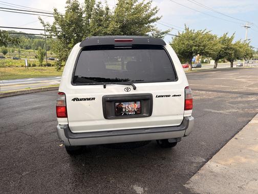 White 2000 Toyota 4Runner Limited 4WD