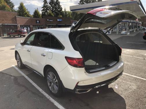 Photo 4 of 10 of 2018 Acura MDX 3.5L w/Technology Package