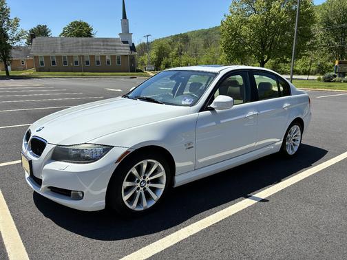 White 2011 BMW 328 i xDrive
