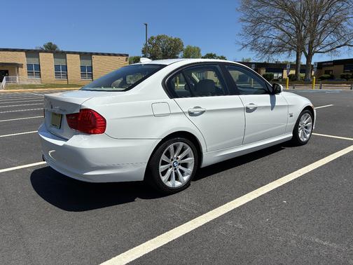 White 2011 BMW 328 i xDrive