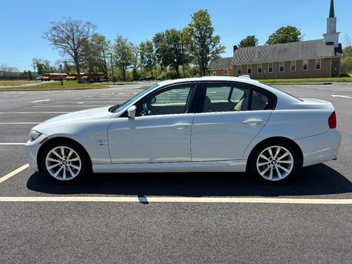 White 2011 BMW 328 i xDrive