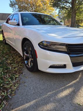 White 2015 Dodge Charger SXT