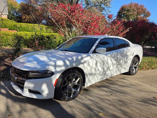 White 2015 Dodge Charger SXT