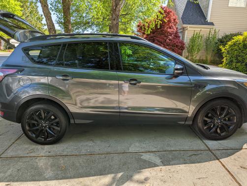 Photo 2 of 4 of 2017 Ford Escape Titanium