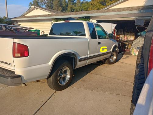 2001 Chevrolet S-10 LS Extended Cab