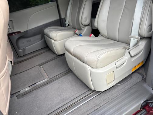 Red 2012 Toyota Sienna XLE