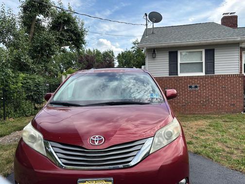 Red 2012 Toyota Sienna XLE