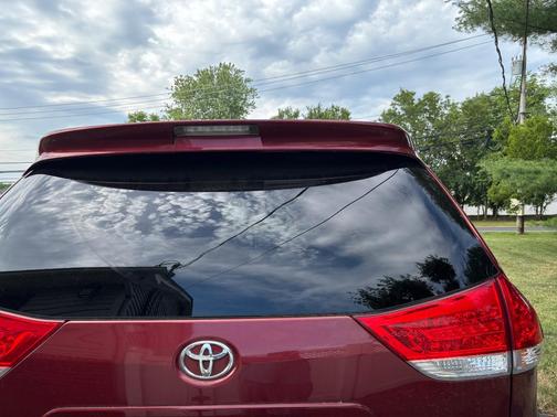 Red 2012 Toyota Sienna XLE