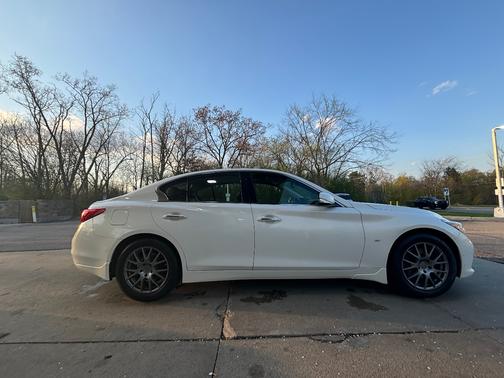 White 2015 INFINITI Q50 Premium