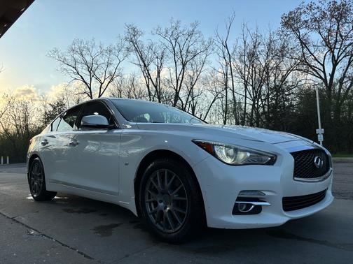 White 2015 INFINITI Q50 Premium