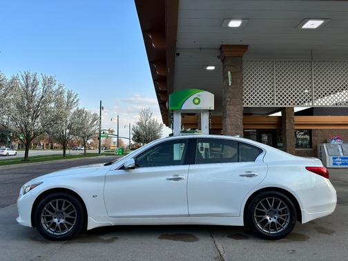 White 2015 INFINITI Q50 Premium