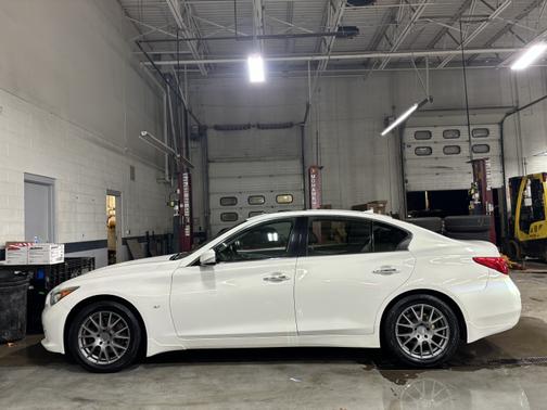 2015 INFINITI Q50 Premium