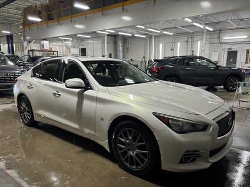 2015 INFINITI Q50 Premium
