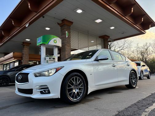 White 2015 INFINITI Q50 Premium