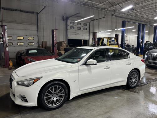 2015 INFINITI Q50 Premium