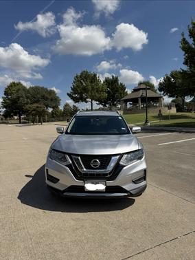 Silver 2017 Nissan Rogue SV