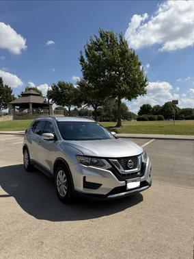 Silver 2017 Nissan Rogue SV