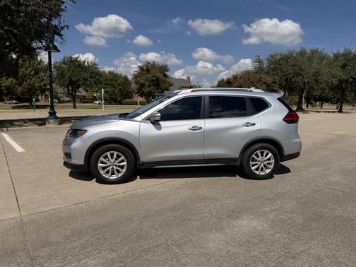 Silver 2017 Nissan Rogue SV