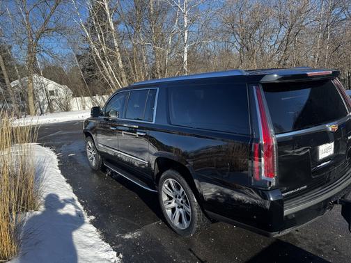 2017 Cadillac Escalade ESV Luxury