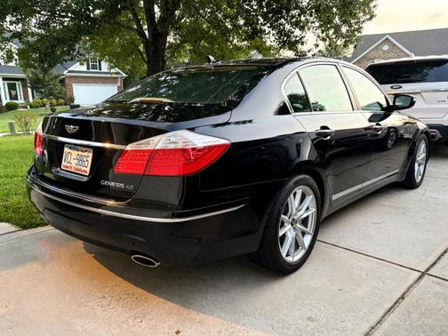Black 2010 Hyundai Genesis 4.6