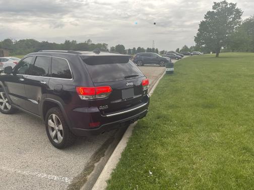 Photo 2 of 10 of 2016 Jeep Grand Cherokee Limited