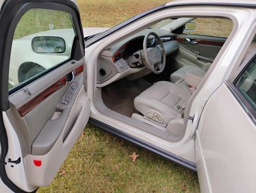 2002 Cadillac DeVille Base