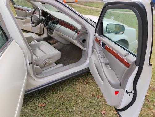 2002 Cadillac DeVille Base