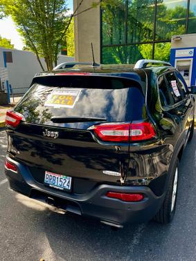 Black 2018 Jeep Cherokee Latitude Plus